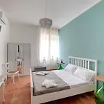 לינה וארוחת בוקר Butterfly 3*